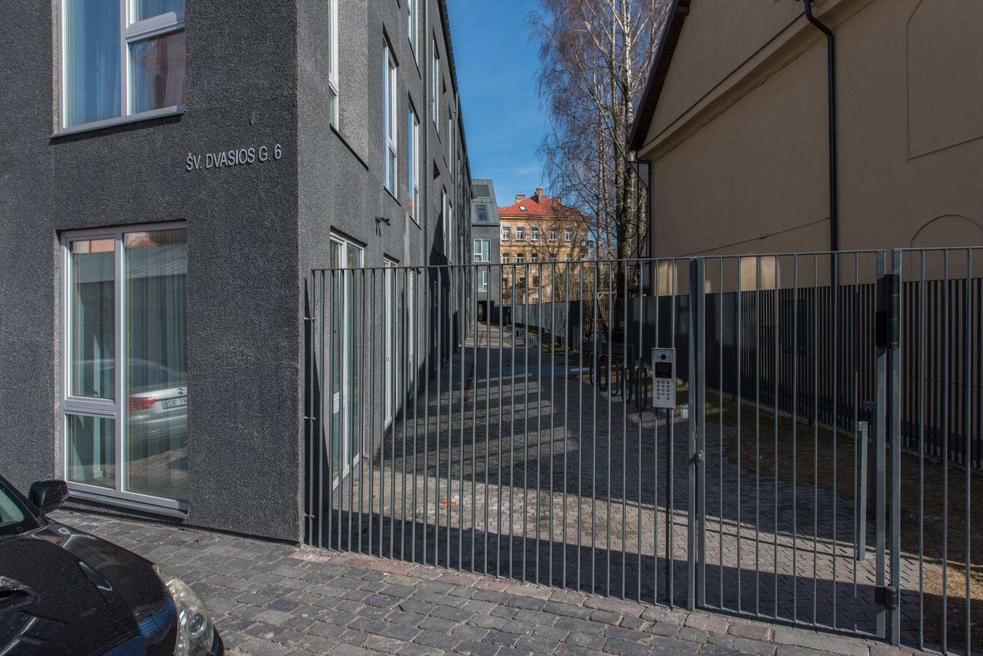 Apartament Cohost I Newly Built By Historical Bastion Wall, Self Check In Wilno