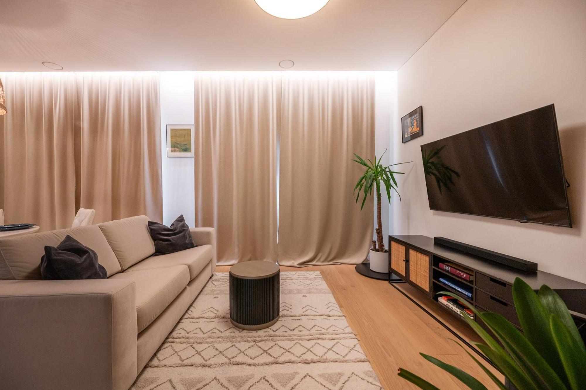 Apartament Cohost I Newly Built By Historical Bastion Wall, Self Check In Wilno